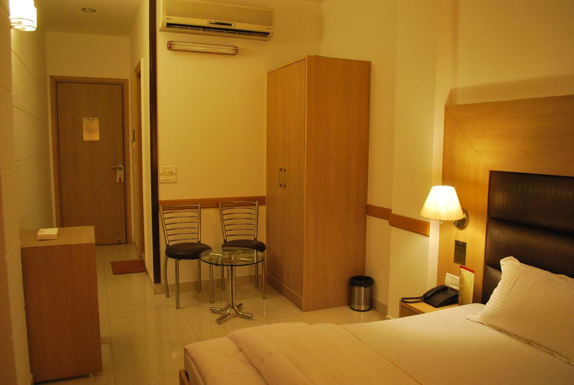 Hotel Arina Inn New Delhi Extérieur photo