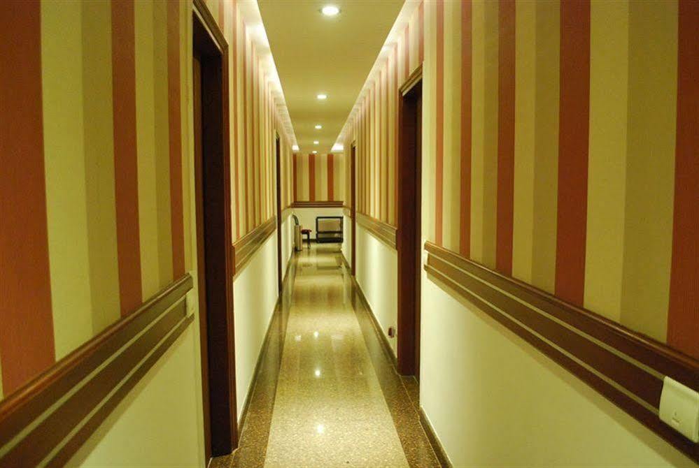 Hotel Arina Inn New Delhi Extérieur photo